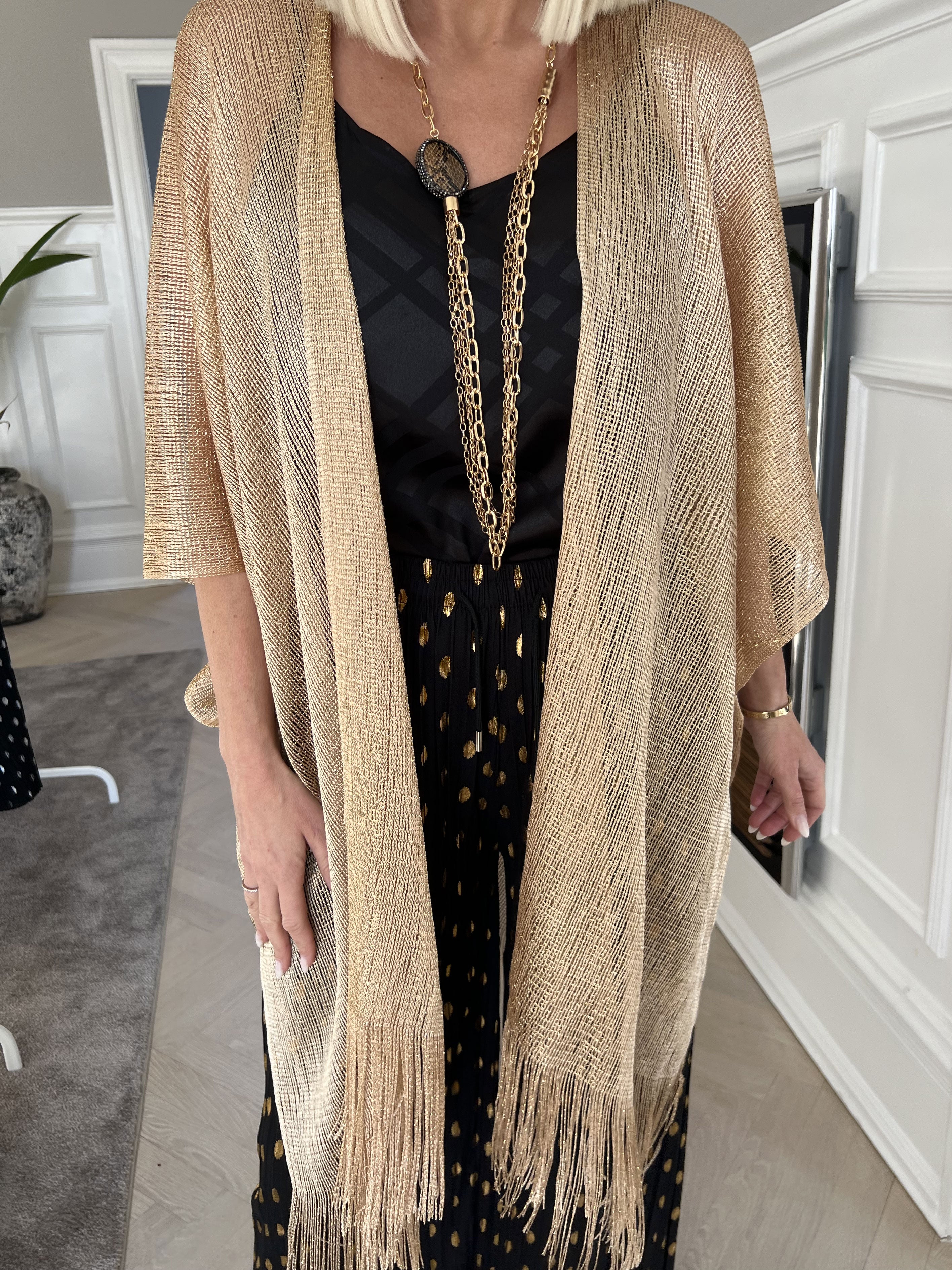 Betti - Smukt sjal i viskose med glimmertråde og frynser